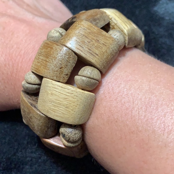 Wooden bracelet - Picture 2 of 2